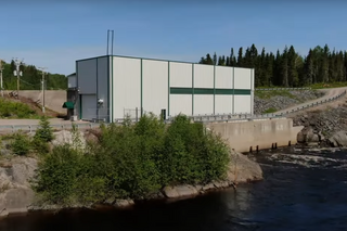 La centrale Minashtuk située sur la rivière Mistassibi a été le premier projet de la filière énergie de la communauté innue. (Photo : Gracieuseté / Capture d'écran vidéo)