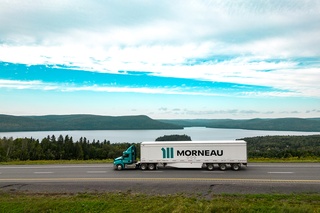 Les camions partent des régions vers les grands centres en fin de journée, pour revenir ensuite au petit matin avec un nouveau chargement.  (Photo Gracieuseté)