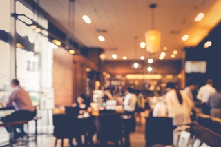 De nombreux défis demeurent pour les restaurateurs en 2025. (Photo Shutterstock)