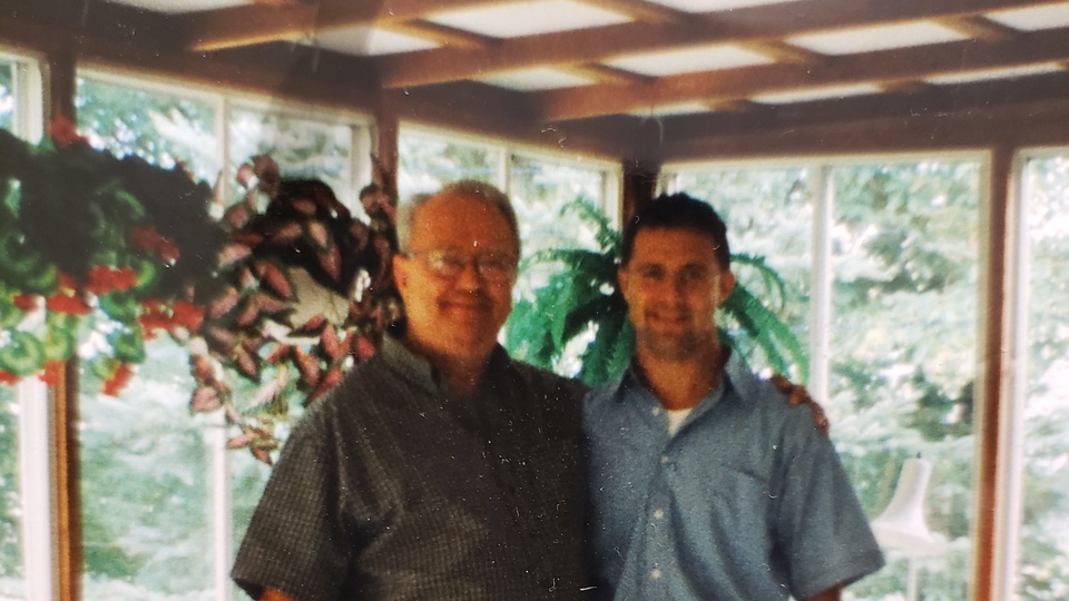 Photo prise en 1998 lors de l'arrivée de Martin Lépine (à droite) au sein de l'entreprise fondée par son père, Guy Lépine (à gauche). (Photo Gracieuseté)